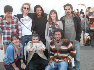 Photo des musiciens du groupe Ailleurs Reggae et Philippe de British Connection